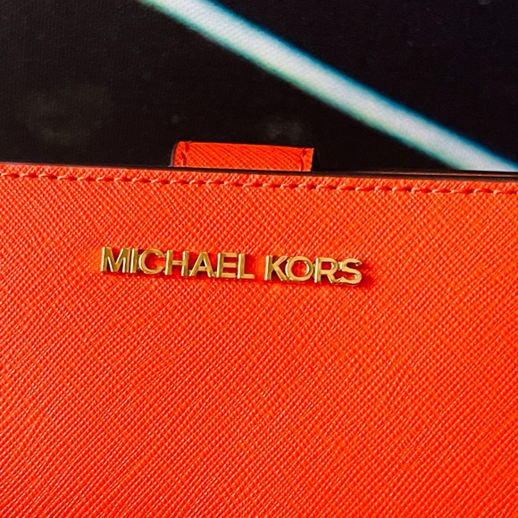 Michael Kors compact wallet - Picture 3 of 9